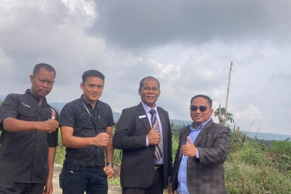 Pimpinan Redaksi Enim Aktual Apresiasi Pembangunan Jalan di Semende